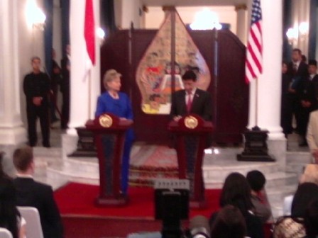 rental sewa interpreter system kunjungan Hillary Clinton Pusat sewa interpretation system - Hotline : 08161663288 / 0818166148 ; Kami memberikan jasa rental interpretation system di jabodetabek, rental interpretation system di bandung, rental interpretation system di Bali, rental interpretation system di surabaya, rental interpretation system di yogyakarta, rental interpretation system di Makasar