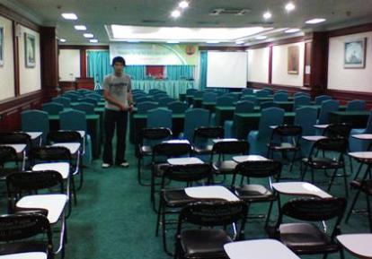 sewa kursi kuliah langsung aja ke kami buat rental korsi pelajar mahasiswa
